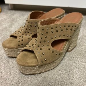 Mi,im corkscrew suede studded wedges size 6.5